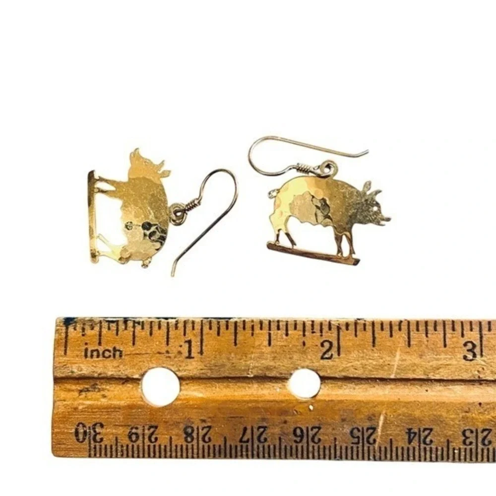 Owl & Bradey Pig Drop Earrings Gold Tone Hammered‎ Farm Animal Dangle Vintage